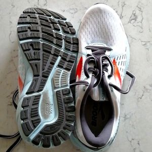 Brooks adrenaline EUC size 6